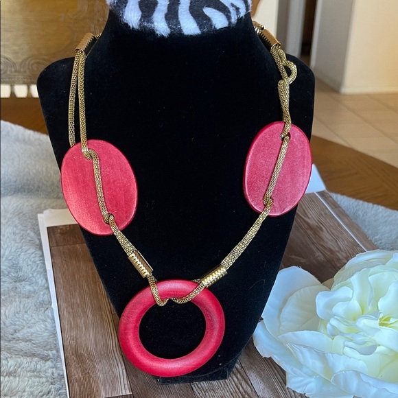 Chic Red and Gold Necklace - Picture 5 of 5